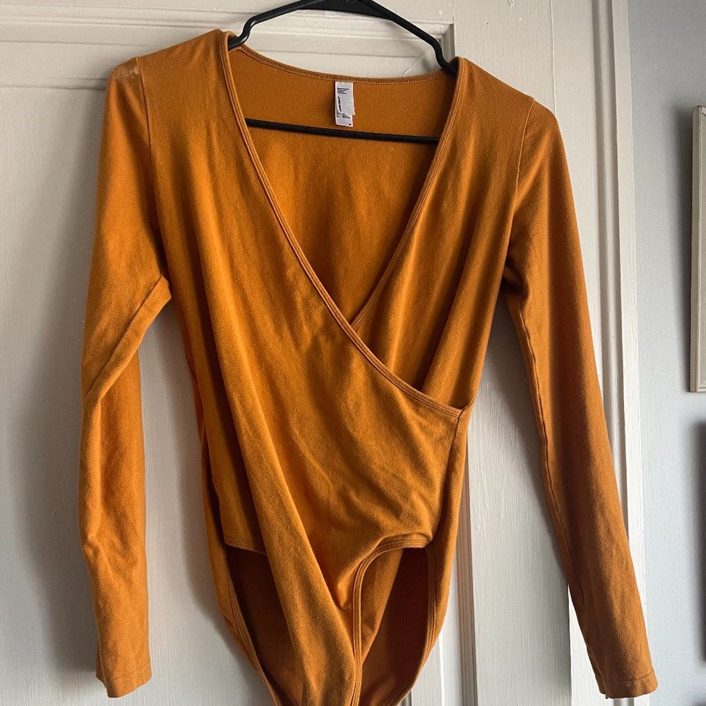 AMERICAN APPAREL gold mustard long sleeve bodysuit: Size M
